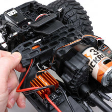 Load image into Gallery viewer, 1/10 SCX10 III Coyote 4X4 RTR Rock Crawler
